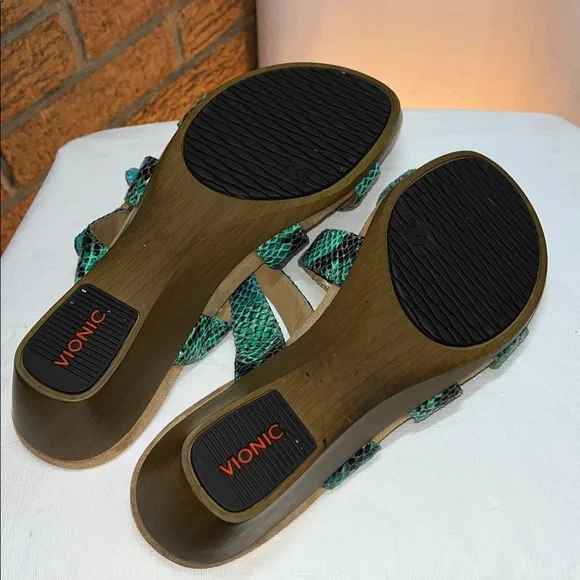 Vionic Dwyn strappy wedge slide sandals green snakeskin print 9 - Picture 9 of 9